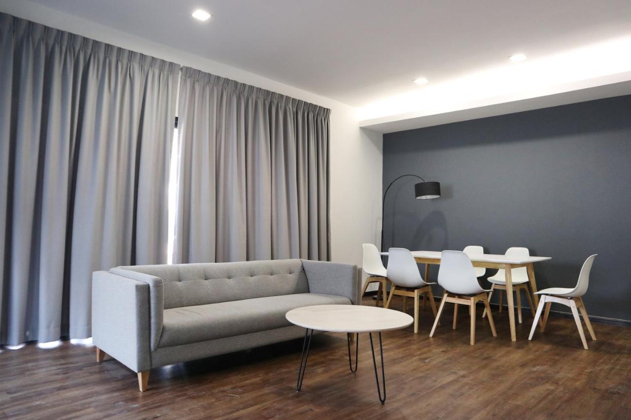 Roxy Sematan Villa & Townhouse Extérieur photo