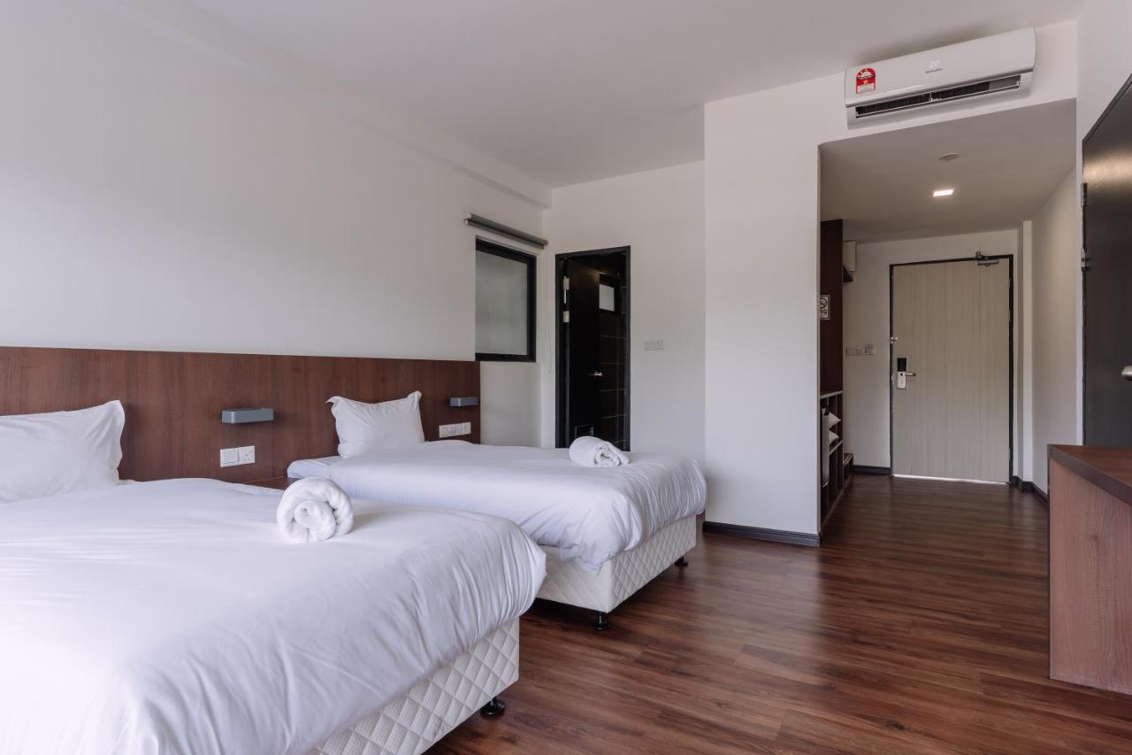 Roxy Sematan Villa & Townhouse Extérieur photo